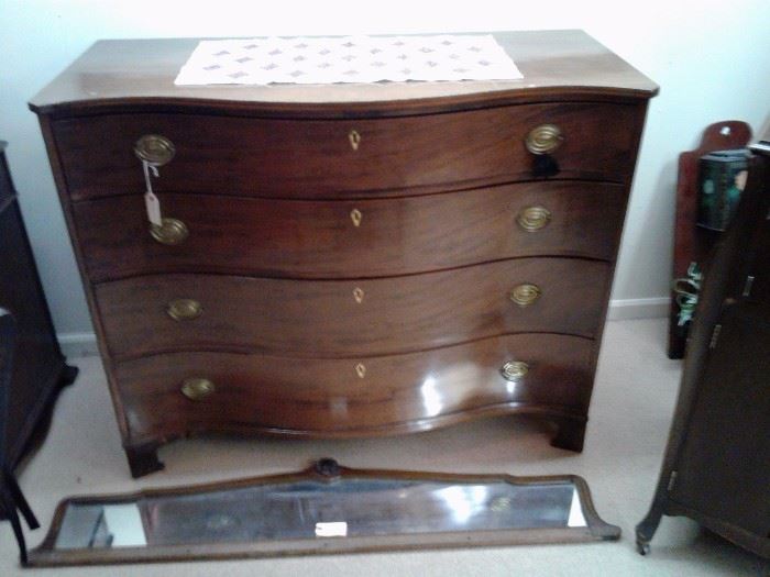 serpentine front Chest with divided top drawer French