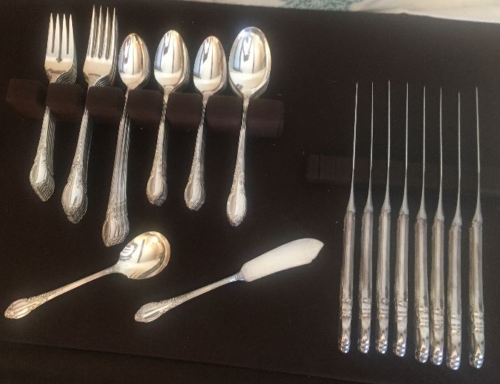 8 (7) piece Silver-plate utensil Set