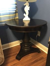 Black end tables, (2 identical tables in the sale) 