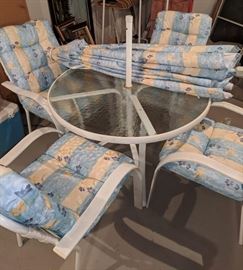 Never used patio set, cushions were still in plastic!