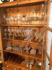 Lots of vintage glassware 