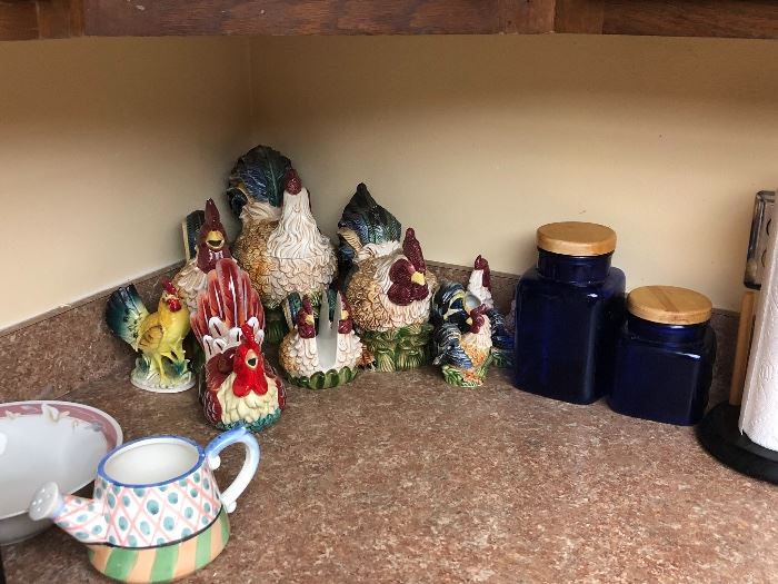 Roosters and chickens tea pots, creamers