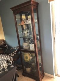 Curio cabinet, lighted 