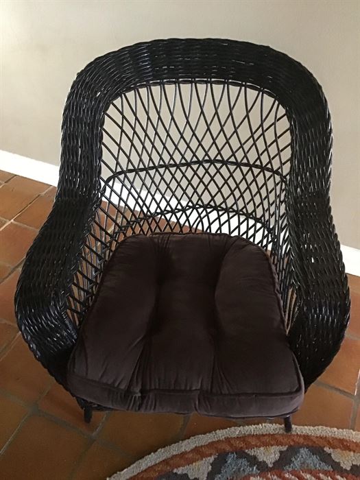 Antique Wicker chair wit custom coushions 