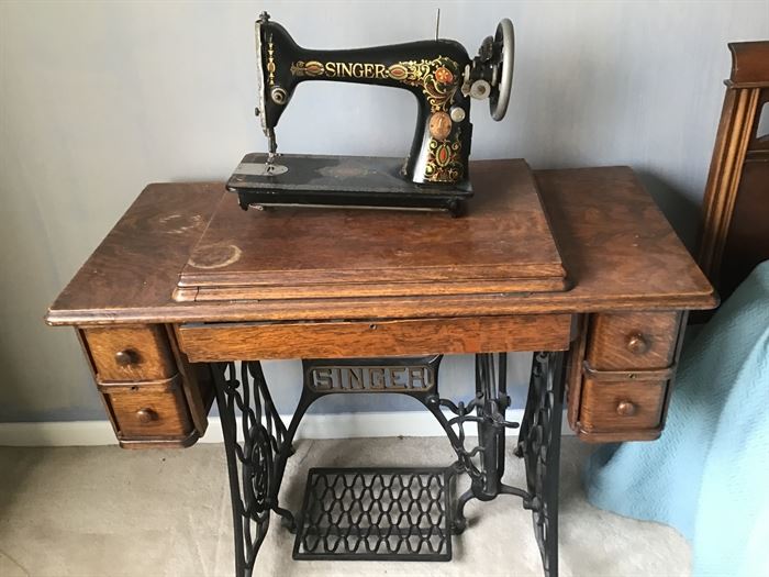 1910 Singer Sewing Machine with Treadle Cabinet