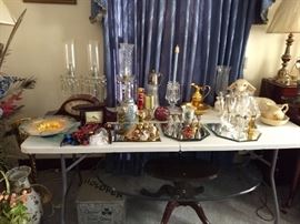 Wooden clock plays "Ava Maria", pitchers with basins