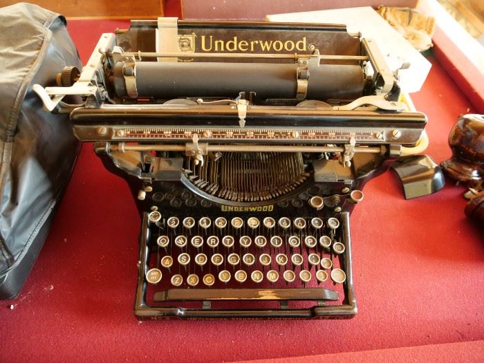 Very Clean Antique Underwood Typewriter