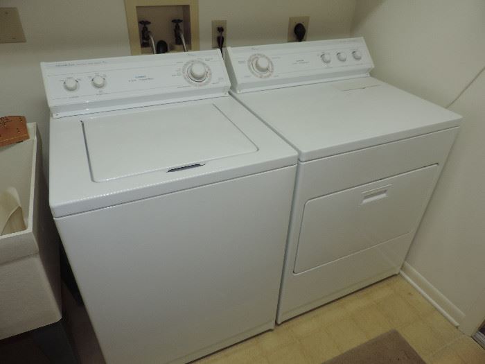 WASHER DRYER - Working and in clean condition !
