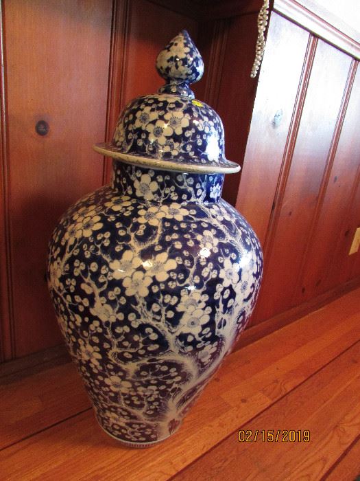 Chinese antique big urn