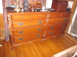 THOMASVILLE BEDROOM & LIVING ROOM SUITE