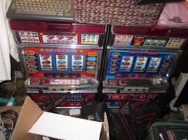 TWO SLOT MACHINES TACO-SLOT & DUNK SHOOT