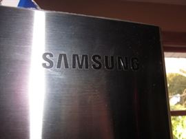 SAMSUNG STAINLESS S/S ~ FREEZER ON BOTTOM REFRIGERATOR (NEW)