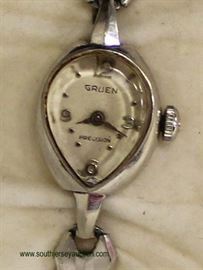  Vintage 10k RGP Bezel Gruen Ladies Watch

auction estimate $40-$100 