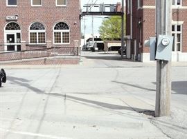 This is the Alley you want to come down you can park in this parking lot