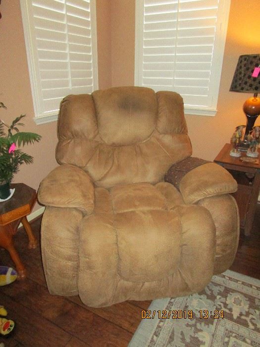 OVERSIZED RECLINER FOR THE BIG GUY