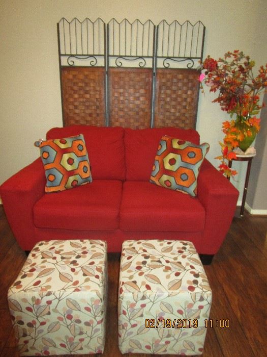 RED LOVE SEAT EXCELLANT CONDITION $150