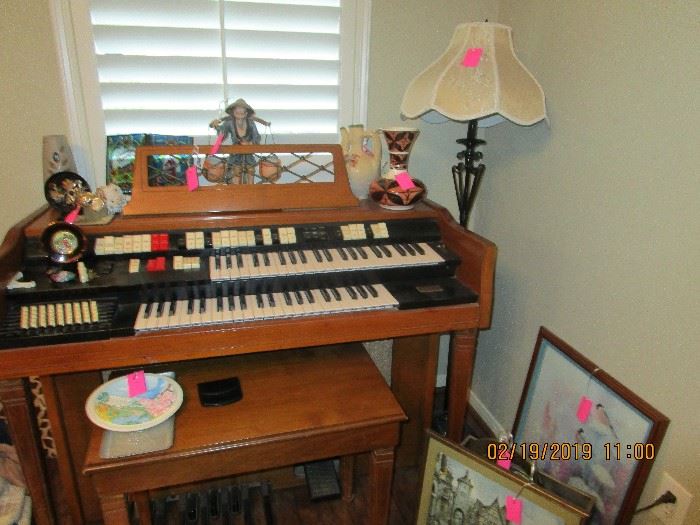 ELECTRIC ORGAN AND BENCH $150