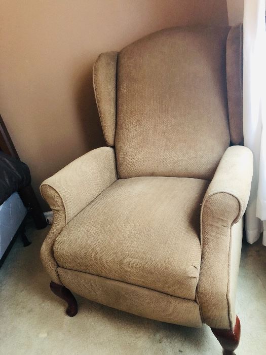 Custom made recliner perfect condition. 
Today $74 as starting price. Make offers!