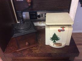 Coffee grinder and scale