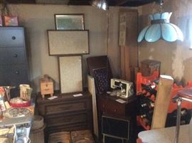 Vintage speakers and sewing machine, art glass lamps