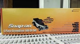 306: Snap-On Hot Wheels Auto Shop Display Case
Snap-On Hot Wheels Auto Shop Display Case