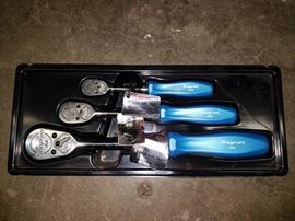 #517: Snap-on Tools 3 Piece Pearl Blue Ratchet Set Model PAK433770
Snap-on Tools 3 Piece Pearl Blue Ratchet Set Models S836, F836, and TMI836
