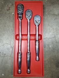 #518: Snap-on Tools 3 Piece Ratchet Set Model PAK432470
Ratchet models F831, FL830, and F830