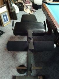 WEIGHT BENCH.