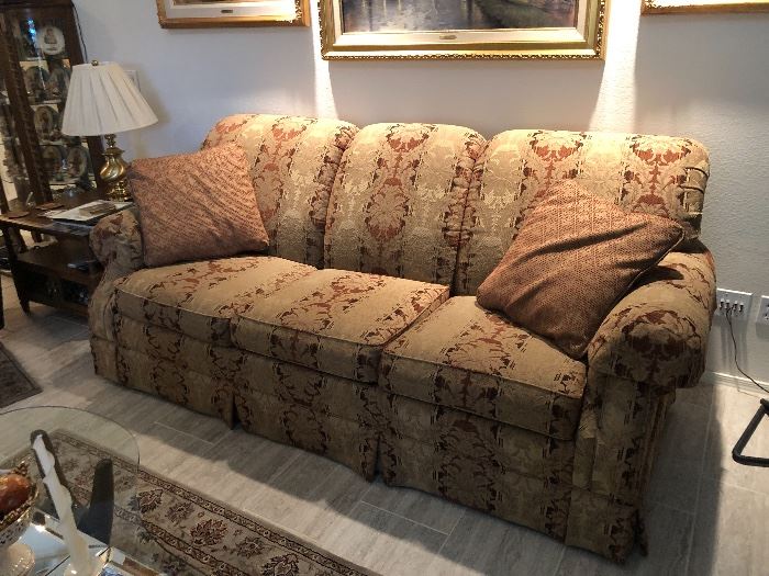 8ft La-Z-Boy American Home Sofa/Couch	39x93x43in	HxWxD