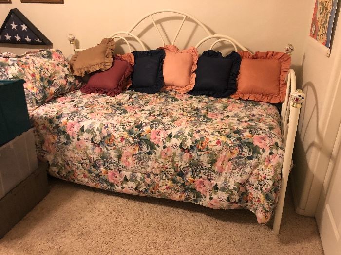 Day bed /trundle Bed  