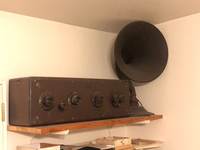 Atwater Kent Model 20 Receiving Set Radio Receiver	 	
Atwater Kent Type M Loudspeaker Horn Speaker	