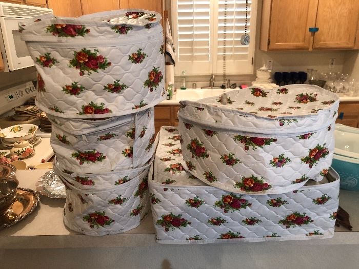 Royal Albert Old Country Roses 110 piece set  