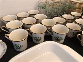 Lenox holiday dimension collection 93 piece set 