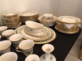 Lenox holiday dimension collection 93 piece set 