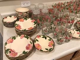 Vintage franciscan ware desert rose USA & Portugal 157 pieces 