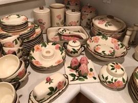 Vintage franciscan ware desert rose USA & Portugal 157 pieces 