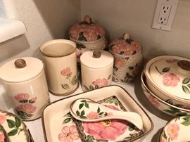Vintage franciscan ware desert rose USA & Portugal 157 pieces 