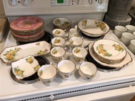 Royal Albert tea rose yellow 26 piece set