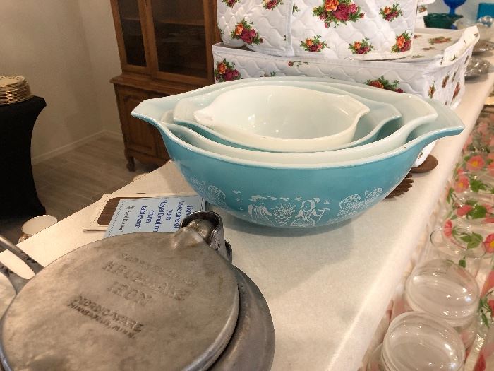 Vintage Pyrex Amish Butterprint Turquoise Nesting Mixing Bowl Set of 4-441-444 