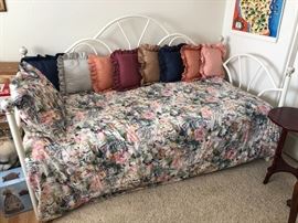 Day bed /trundle Bed  