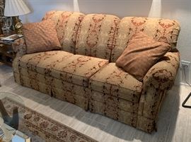 8ft La-Z-Boy American Home Sofa/Couch    39x93x43in    HxWxD