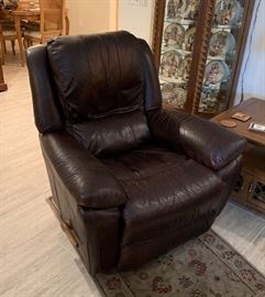 La-Z-Boy Leather Recliner Chairs #2    41x39x38in    HxWxD