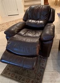 La-Z-Boy Leather Recliner Chairs #2    41x39x38in    HxWxD