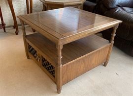 Vintage Walnut Square End/Console Table    21x28x28    HxWxD