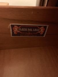 Plaza De Lago Walnut 9-drawer Dresser w/ Mirrors    31.5x72x19in    HxWxD