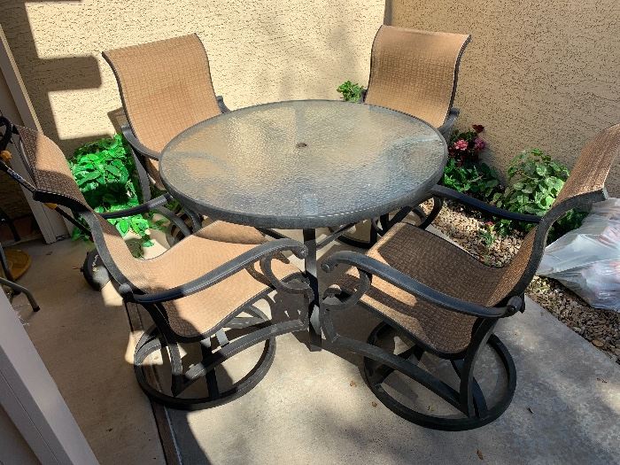 Outdoor Patio Table w/ 4 Chairs    48in Diameter x 29in H    HxWxD