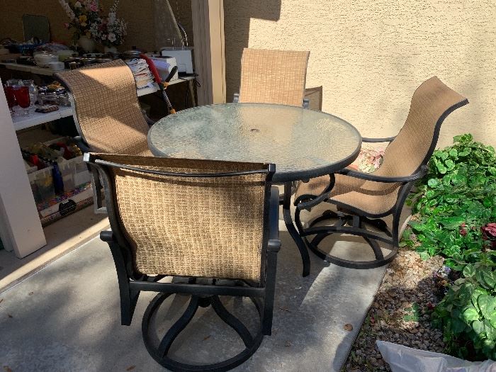 Outdoor Patio Table w/ 4 Chairs    48in Diameter x 29in H    HxWxD