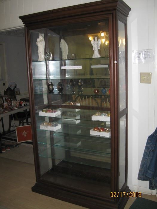 Like new display case with sliding door
