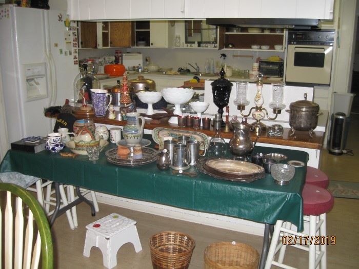 Decorative items and kitchen items