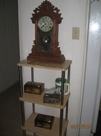 Lovely kitchen clock in working condition.